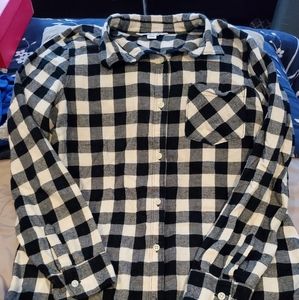 Woman's size large old navy flannel excellent condition blk&white print
